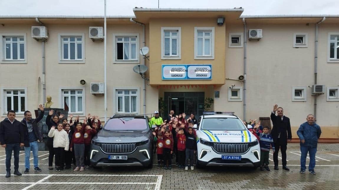 Tutum, Yatırım ve Türk Malları Haftası Etkinliği Kapsamında Öğrencilerimize Ülkemizin İlk Yerli ve Milli Elektrikli Otomobili TOGG Marka Trafik Polisi Araçları Tanıtıldı